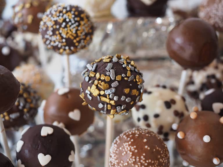 cake pops, pastries, cake